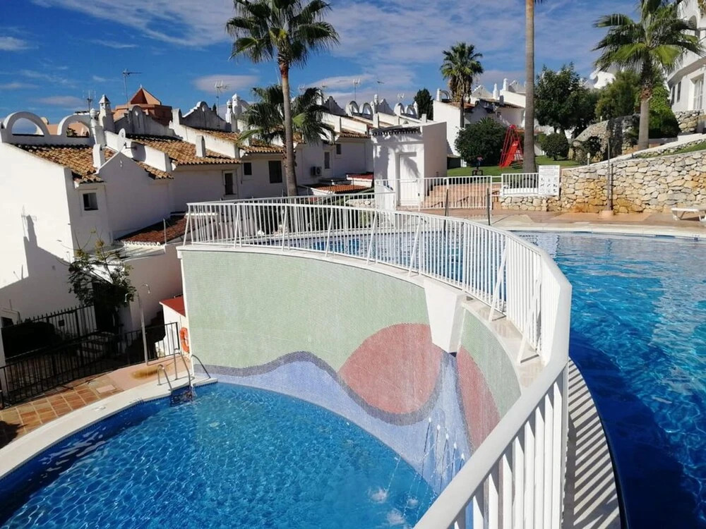 Sunny and spacious apartment with own entrance to pool