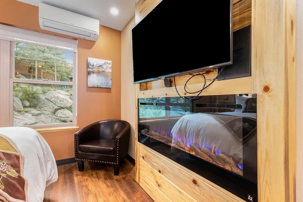 Solitude Gem Lake 203 - Estes Park 1 Bedroom Studio by RedAwning