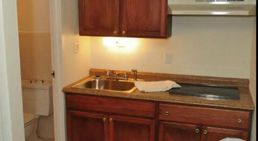 Travelers Place Inn & Suites