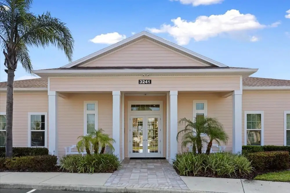 Modern Decor at West Lucaya 4 BR Wl8989