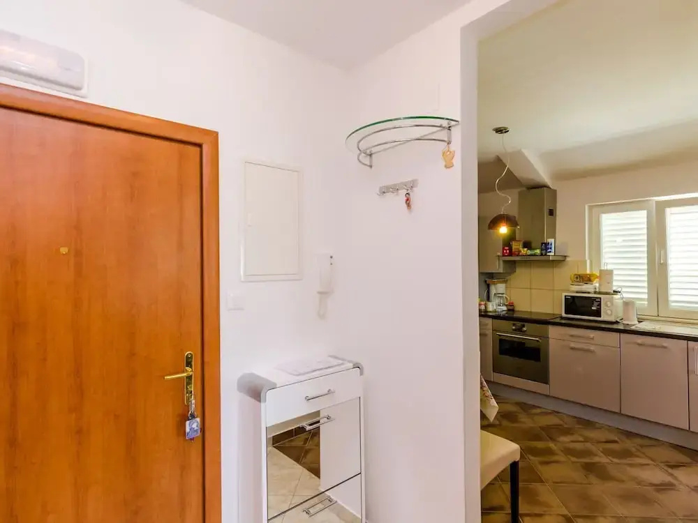 Ana Apartment - One Bedroom Apartment With Balcony