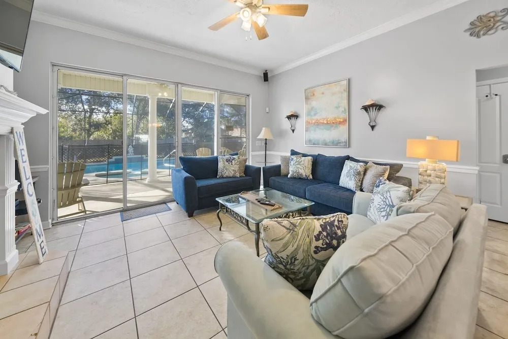 Sea-renity - 3 Br home by RedAwning