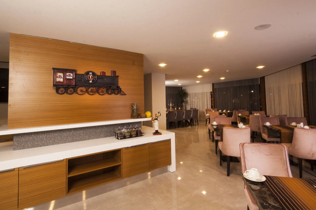 MAJURA HOTEL BUSINESS