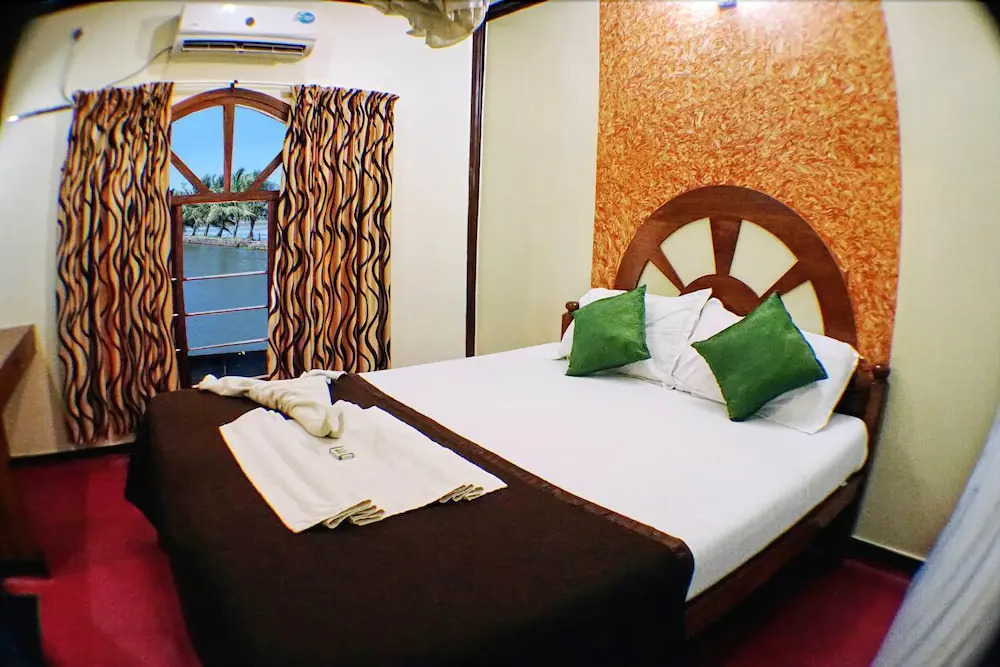 Sreekrishna Houseboat