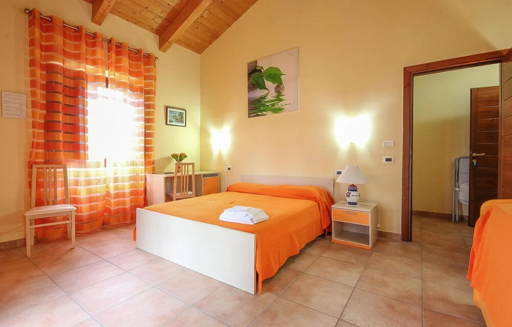 6 Bedroom Beautiful Home In Perdifumo