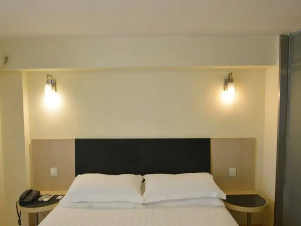 Motel 168 Nanjing Hu Ju Road Inn
