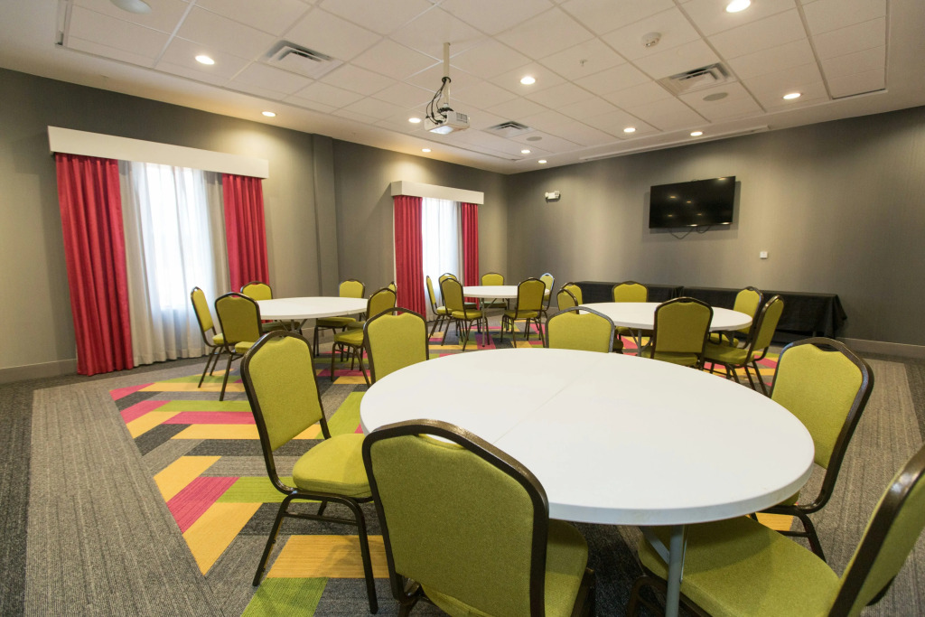 Hampton Inn Mustang