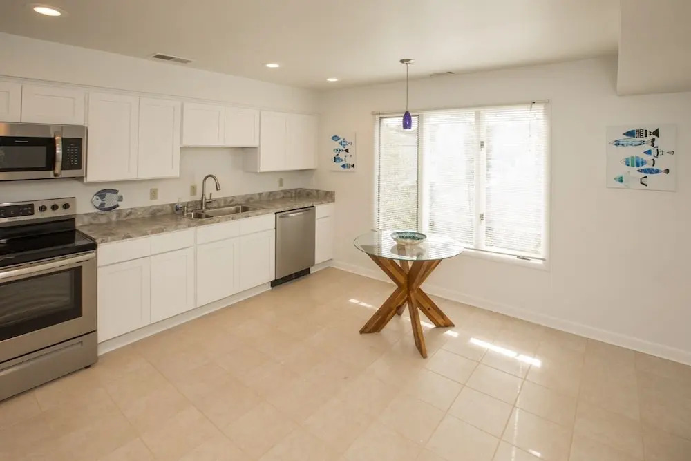 Coral Beach House 4 Bedrooms 2.5 Bathrooms Duplex
