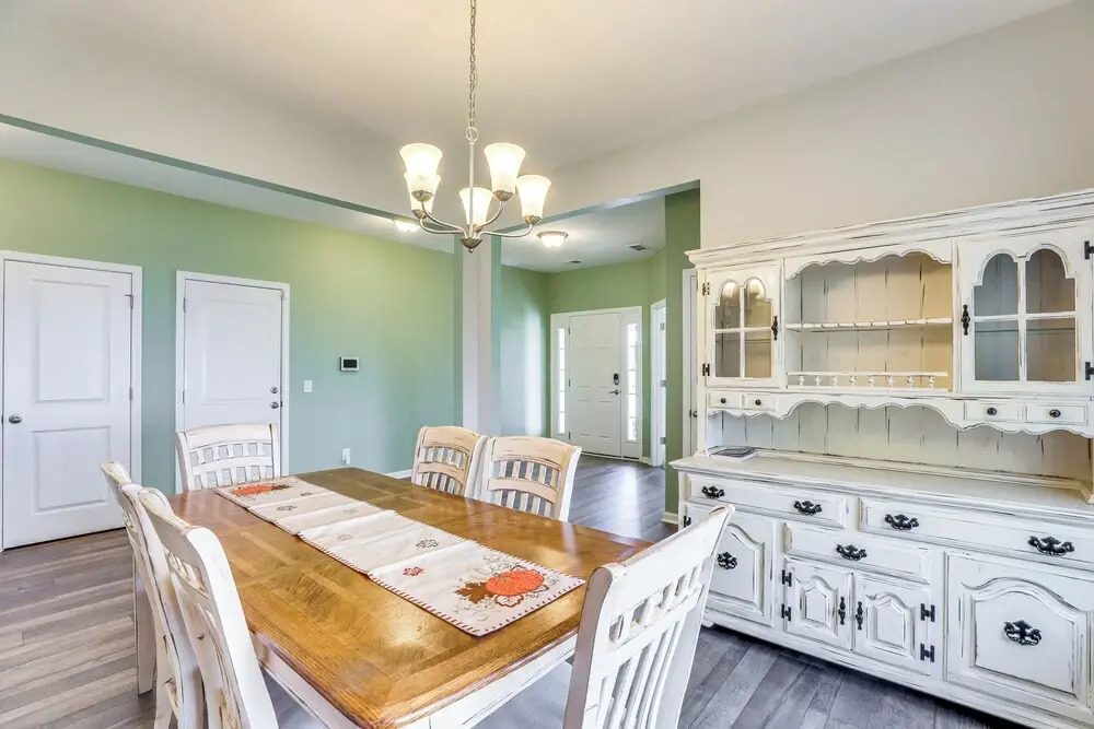 Pet-friendly Ladson Home: 23 Mi to Charleston!