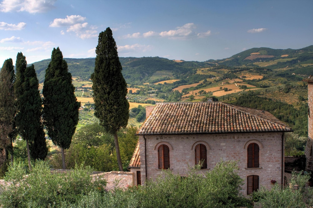 Villa Montegemoli by Toscana Bella
