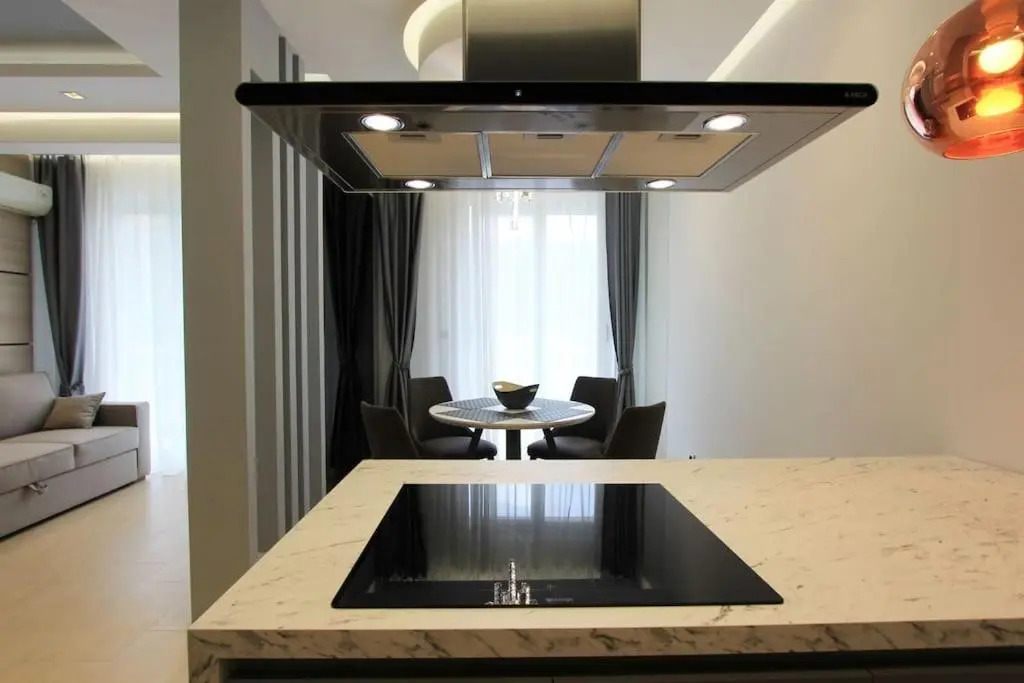 Modern 1BR apartment with swimming pool