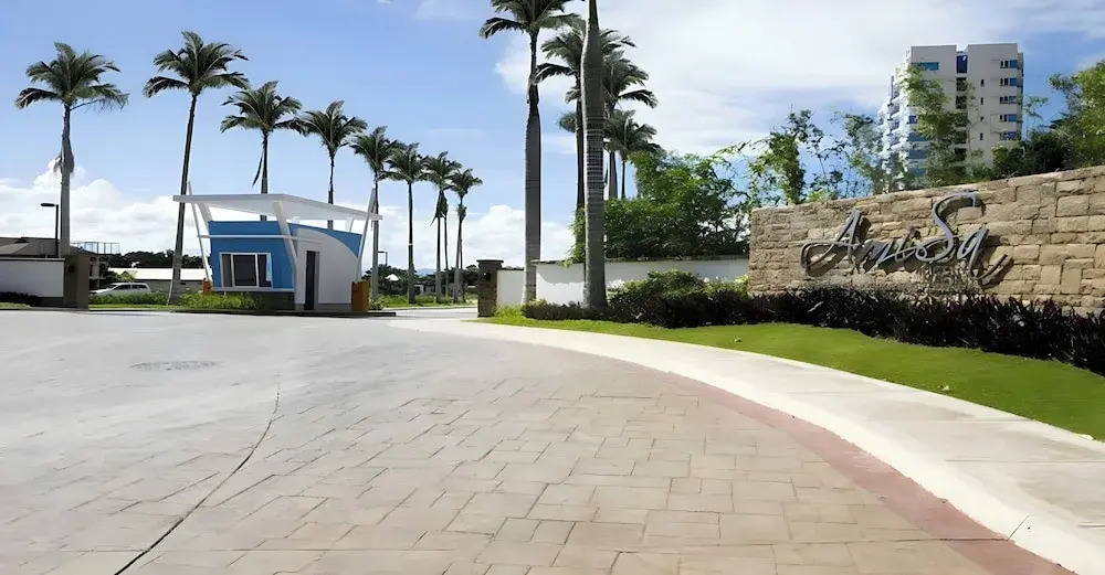 Spacious Studio Unit With Balcony and Seaview