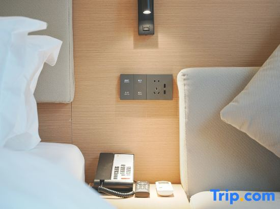 Super 8 Hotel (Zigong Lantern Park FanHua 1939 Shopping Plaza)