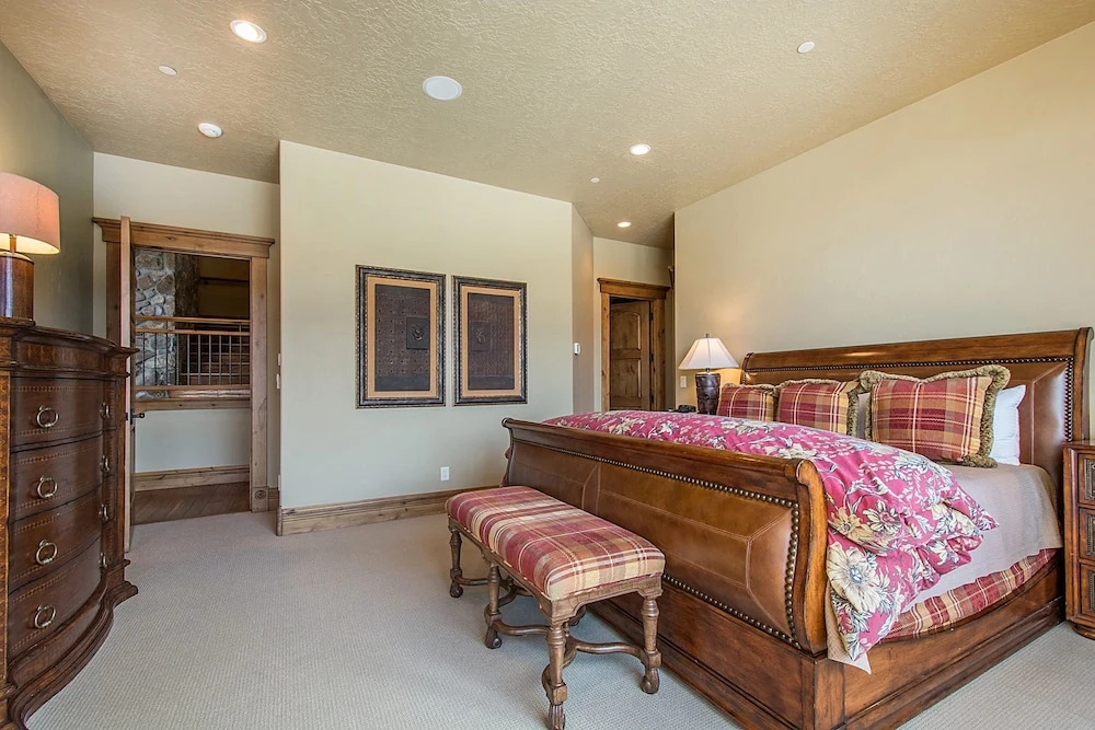 Blacktail Lodge - Five Bedroom Home