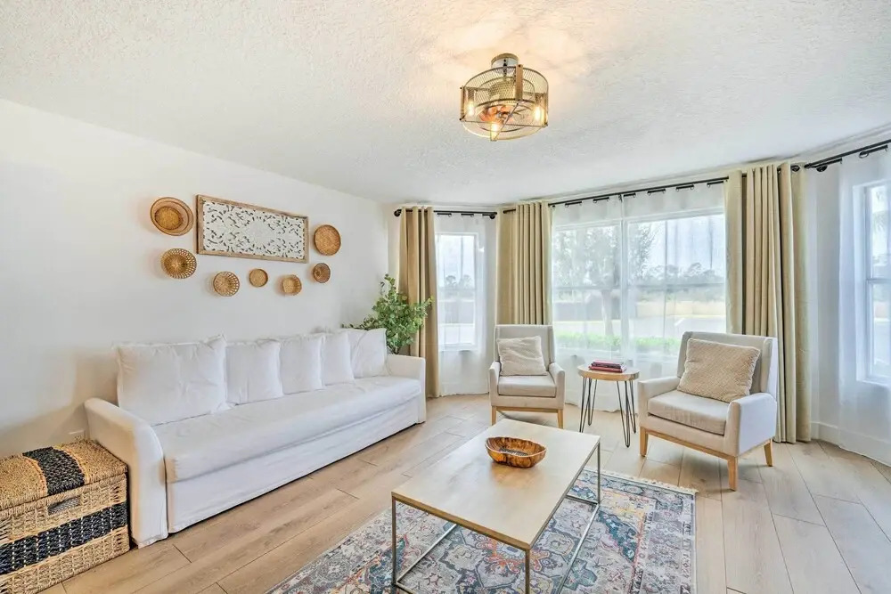 Chic Kissimmee Townhome: 4 Mi to Disney!