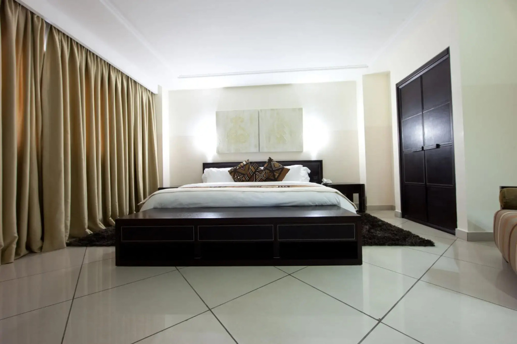 Oak Plaza Hotels East Airport