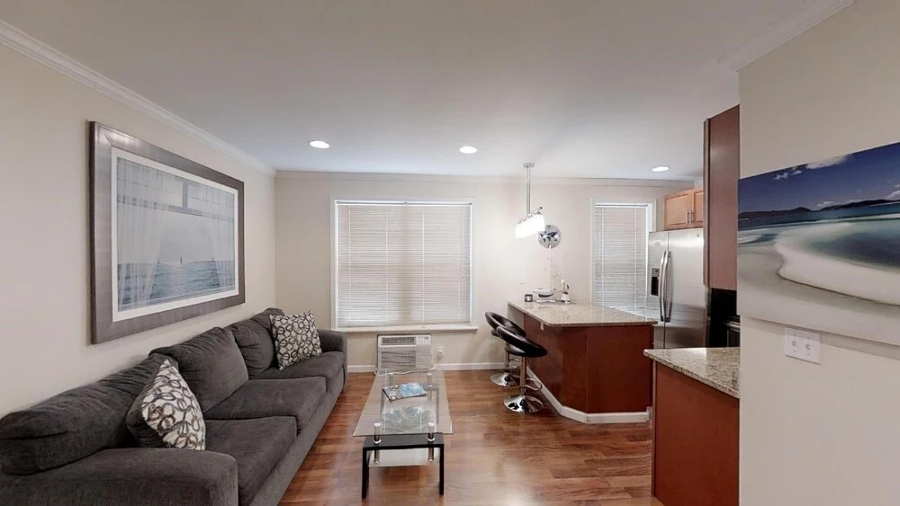 1 Bedroom - Walk to Historic Downtown Condo