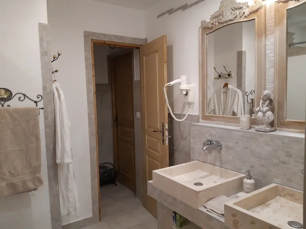 Les Chambres Manon en Provence - Piscine, Spa, Tennis