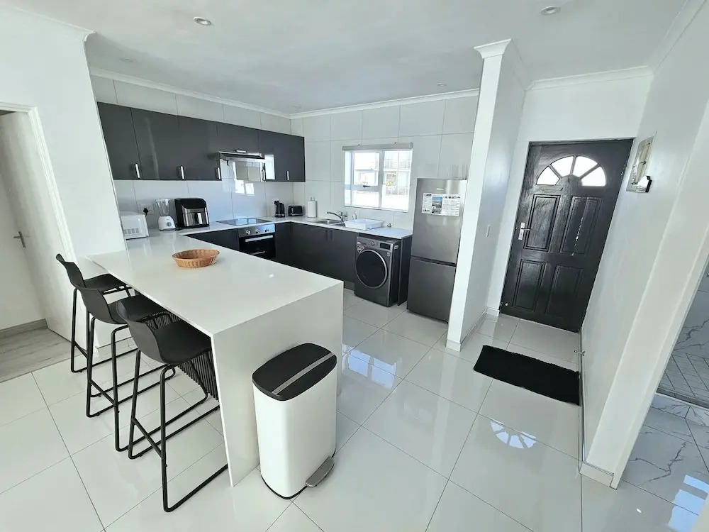 Dolphin Ridge Seaside Apartment