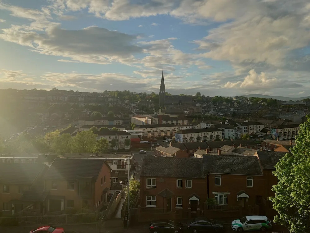 5 Guests - Helens House Derry City Centre - 3 Bed