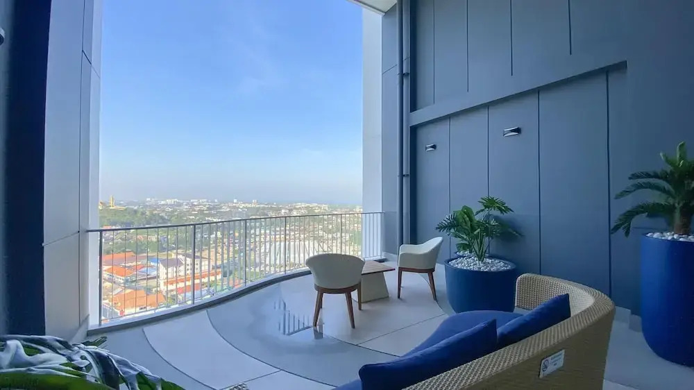 Brand New  1 Bedroom Seaview Condo - BWC