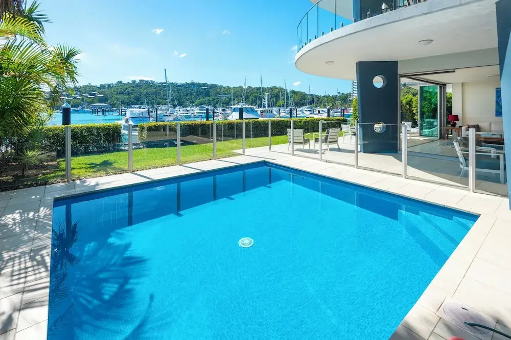 Pavillion 17 - Waterfront Spacious 4 Bedroom With Own Inground Pool And Golf Buggy