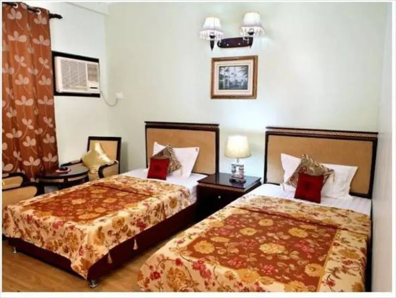 Hotel Revels Plum