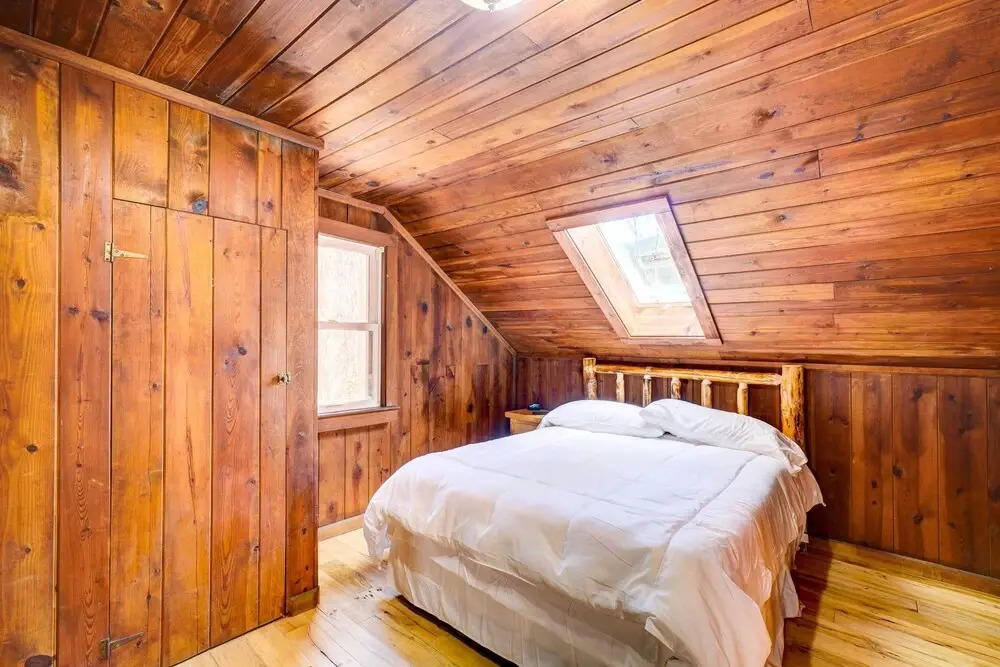 Gatlinburg Cabin: Hot Tub & River Views