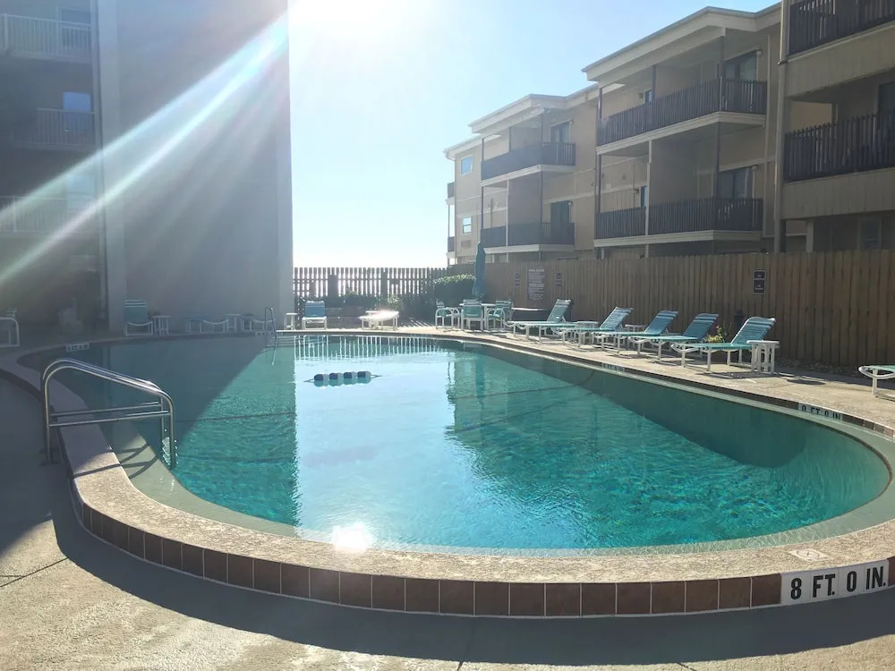 705 Ponce de Leon - 2 Br Condo