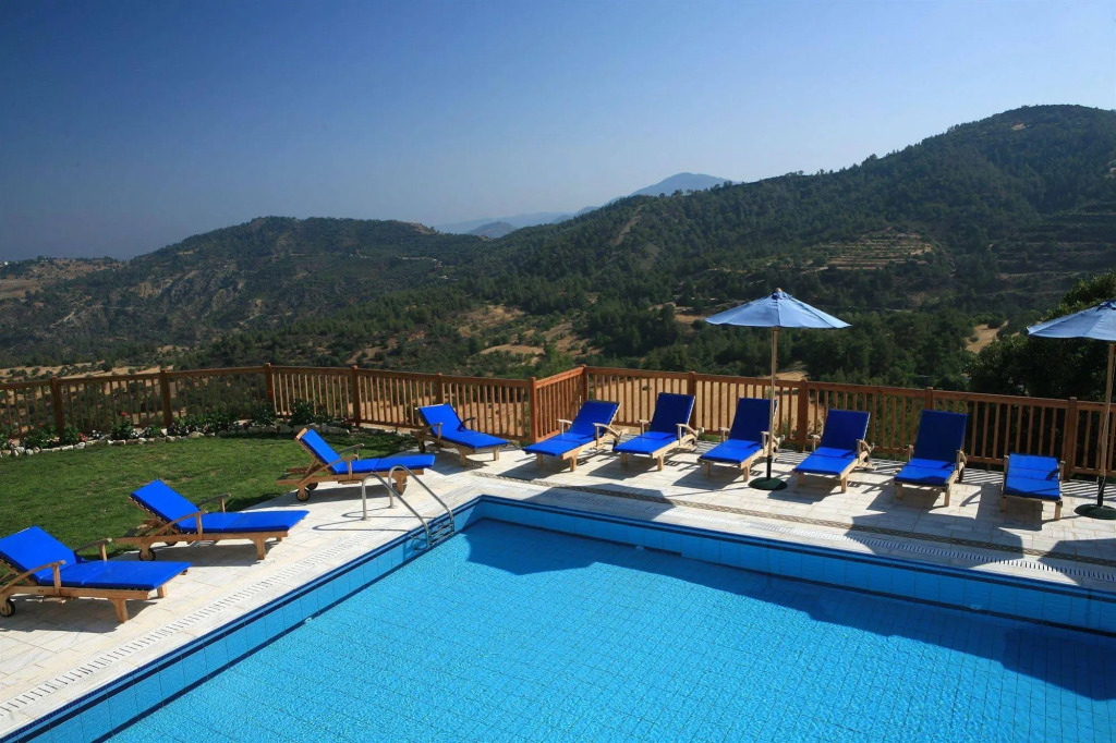 Demetriou Paradisos Hills Hotel
