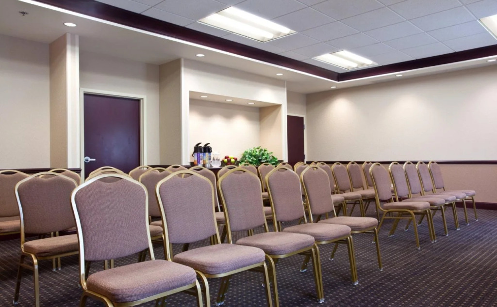 Holiday Inn Express & Suites Chicago West-OHare Arpt Area by IHG