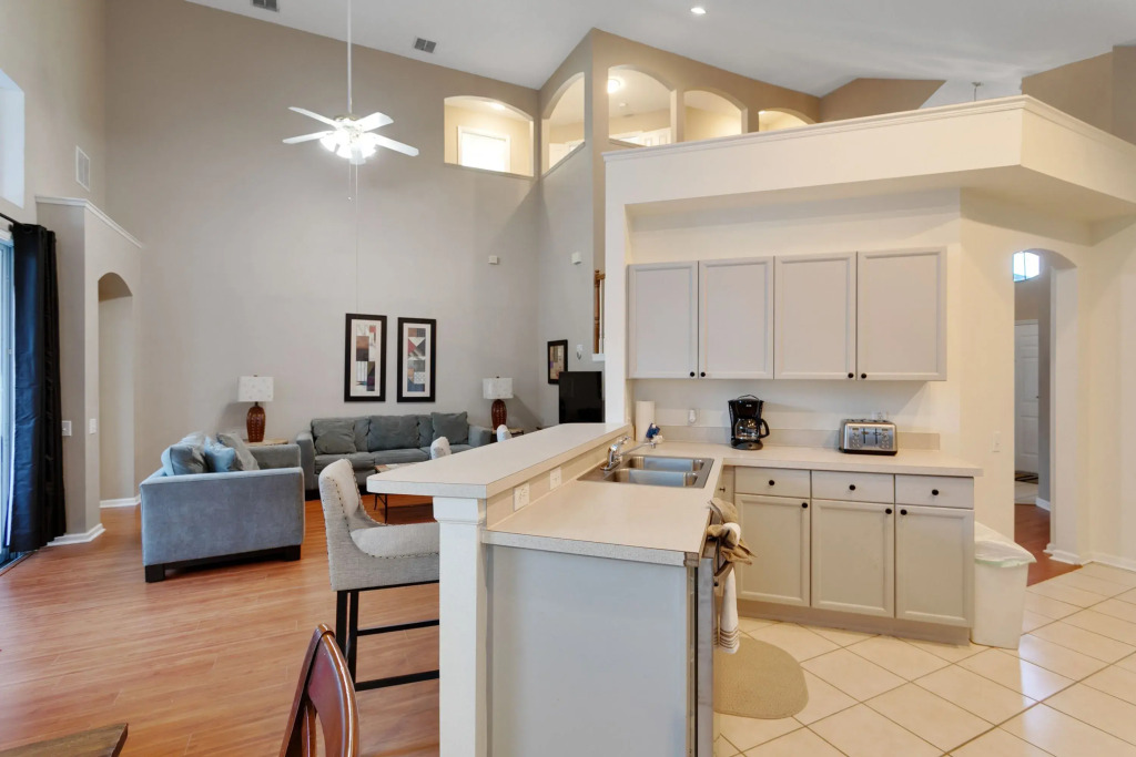 Spectacular 5BR House - South Facing Pool & Spa, Four Corners