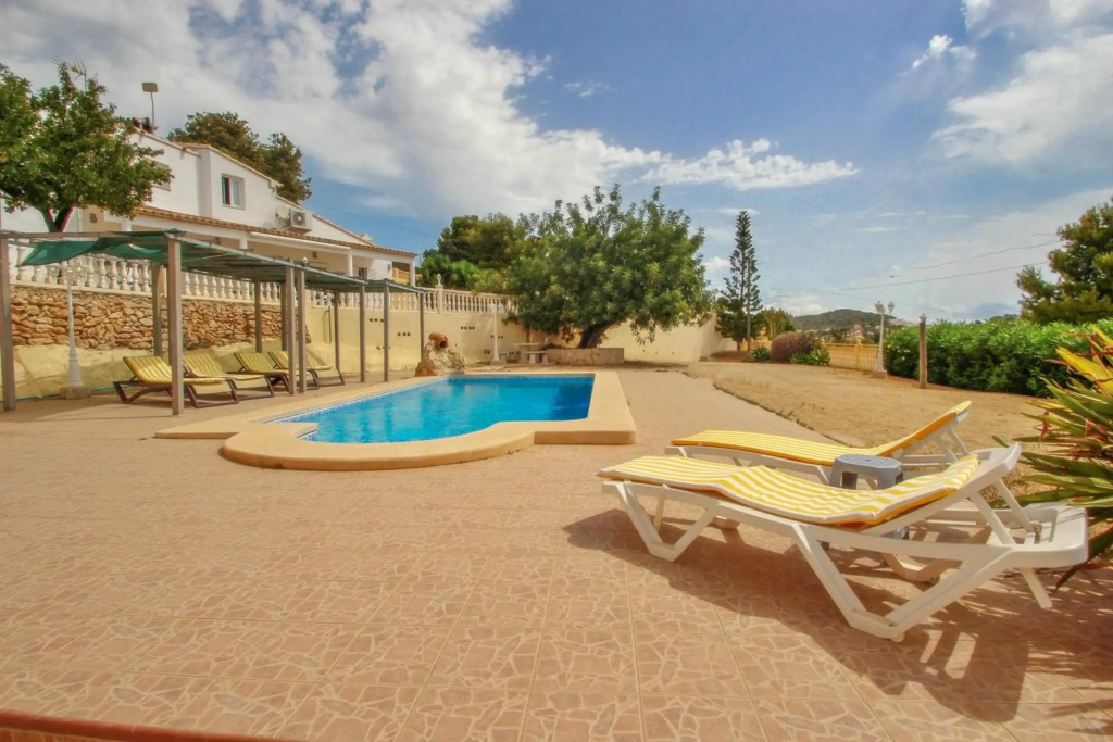 Estrelizia - pretty holiday property with garden and private pool in Calpe