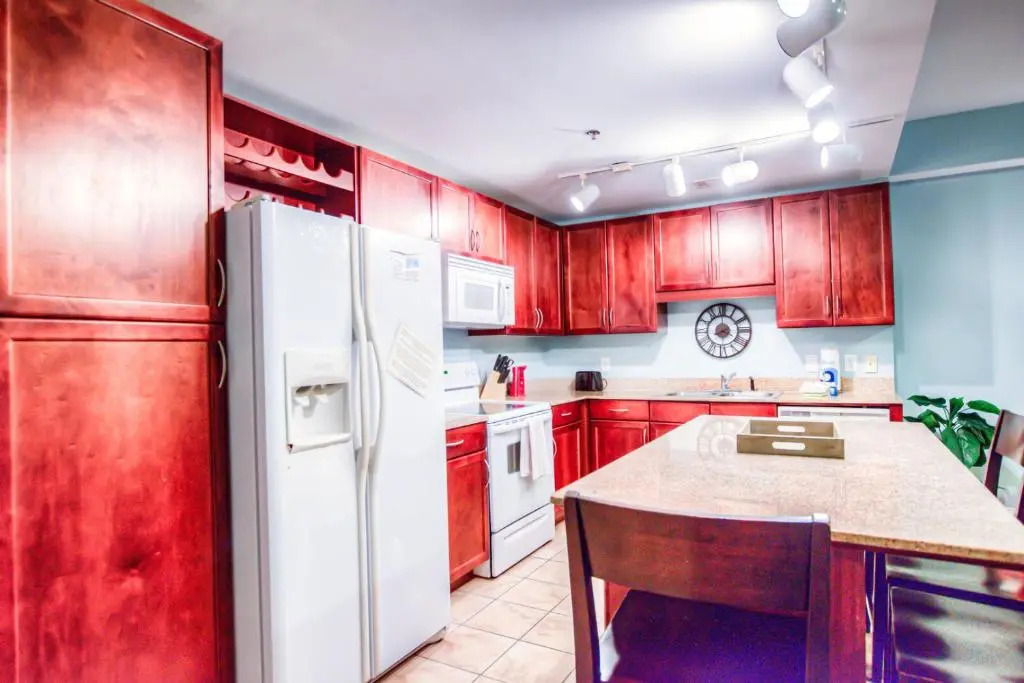 11 TH FLOOR In Laketown Wharf 1 BD, 2 Bathroom with Amazing Amenities, 1114!