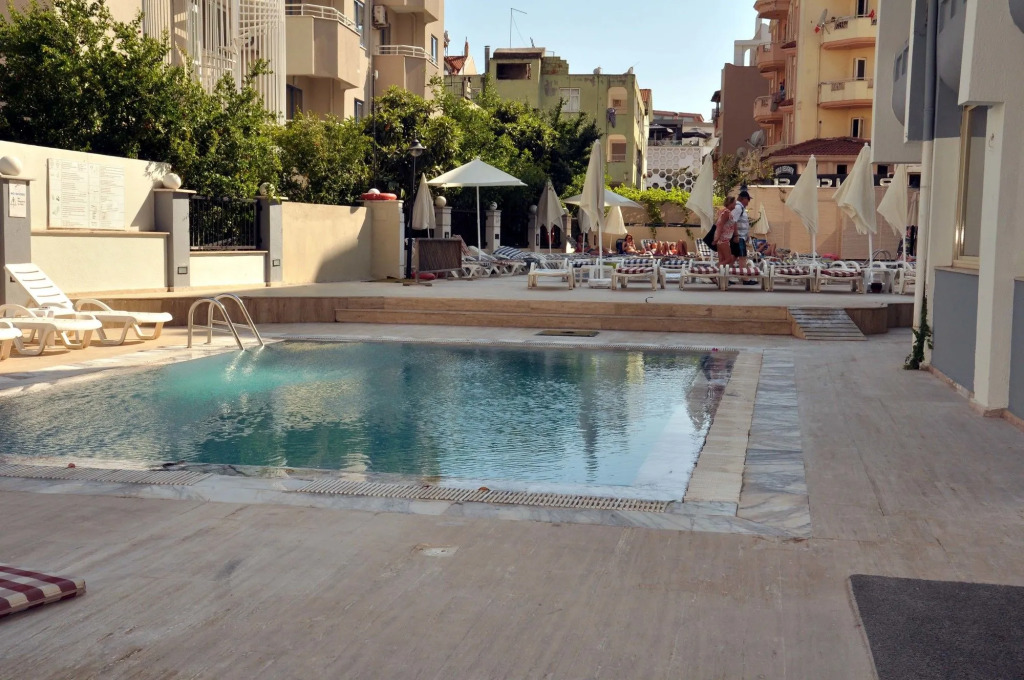 Almena Hotel