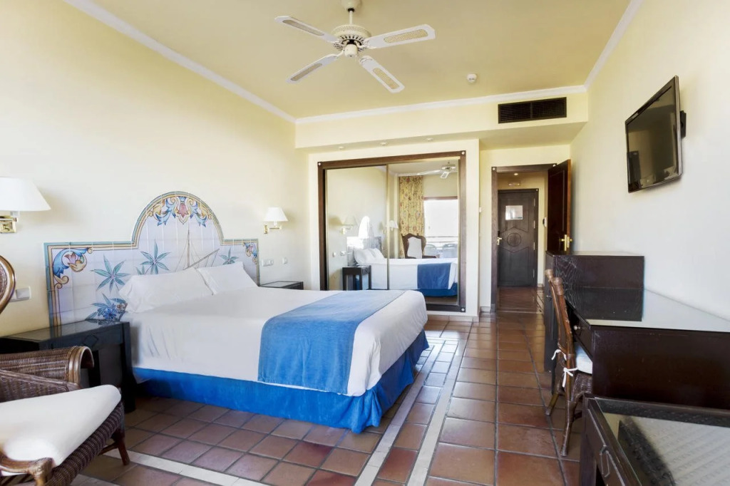 Отель Ibersol Almuñecar Beach & Spa