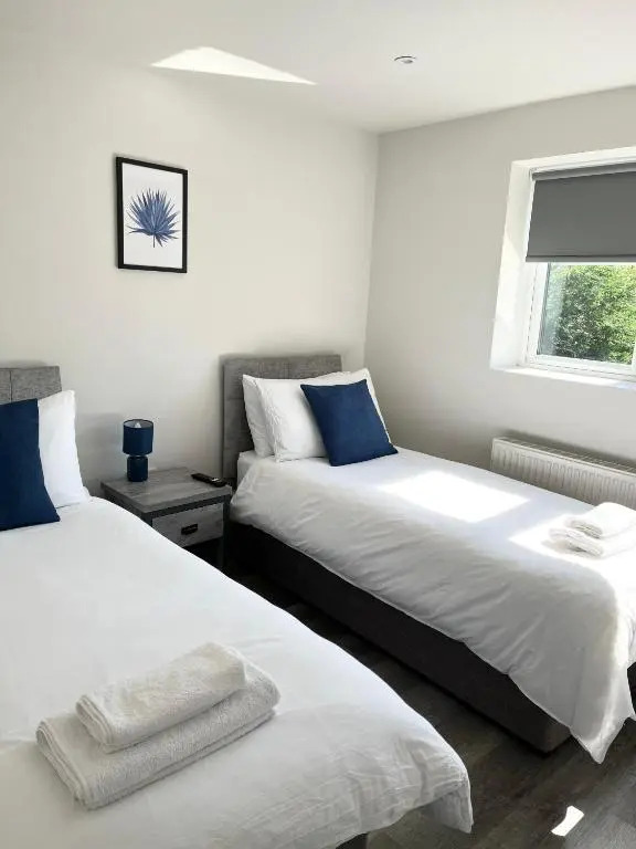 Newly Renovated 3 Bed Apartment with Parking