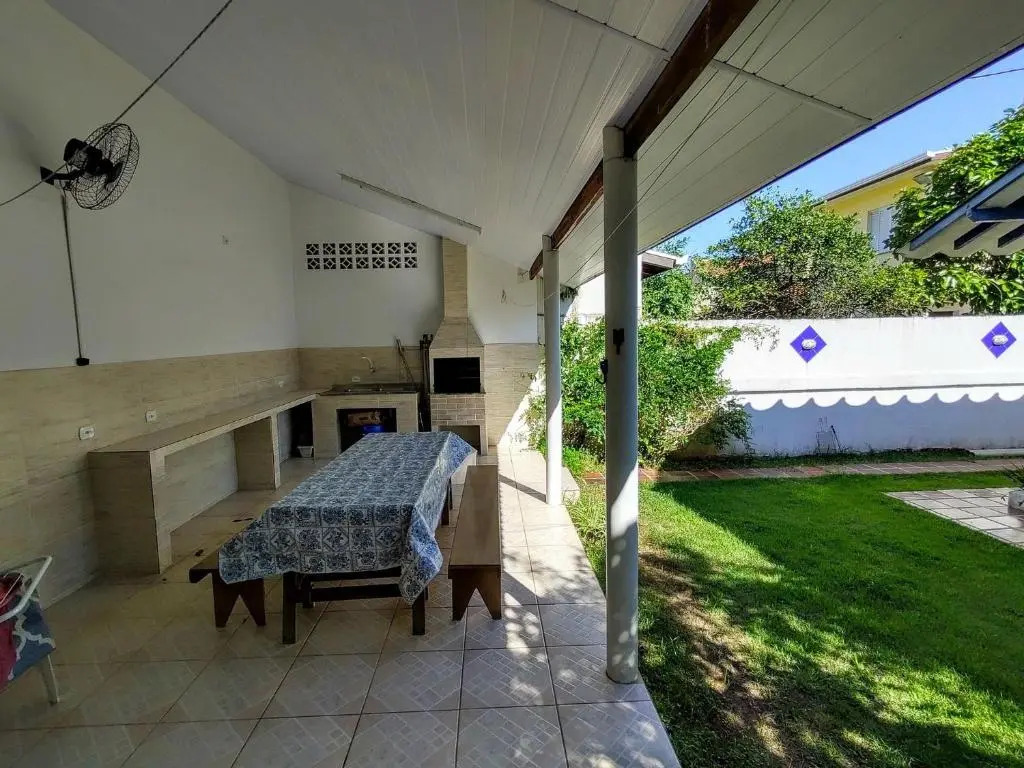 Tranquilidade a meia quadra da praia - churrasqueira, super wi-fi e Chromecast!