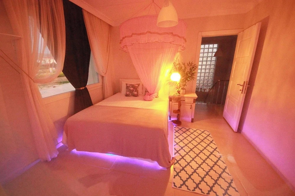 Family Friend Villa Pool 3b 1 Alacati Cesme