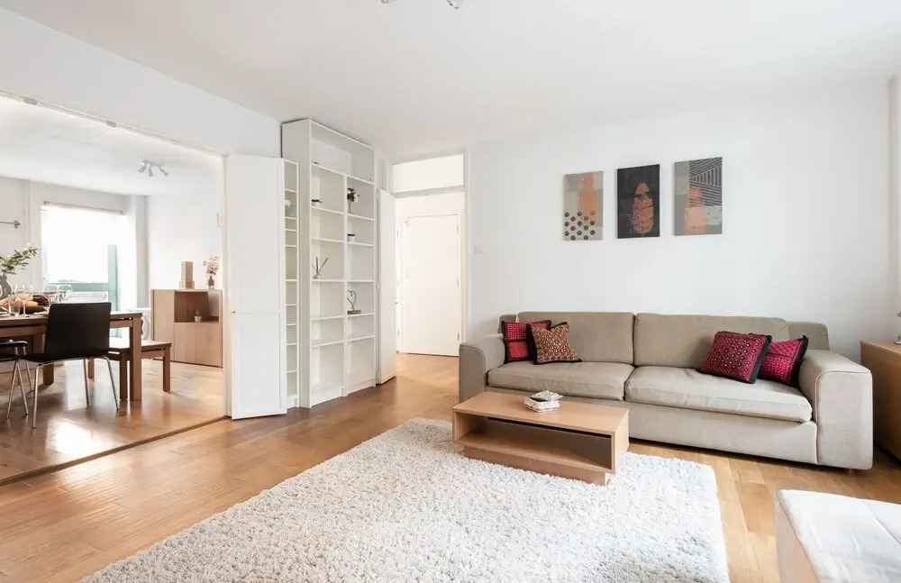 Platinum Apartment in West London 9955