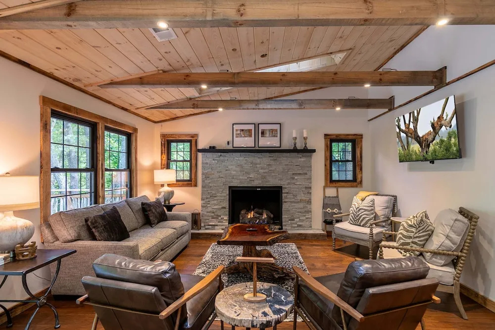 Moosey Creek Lodge