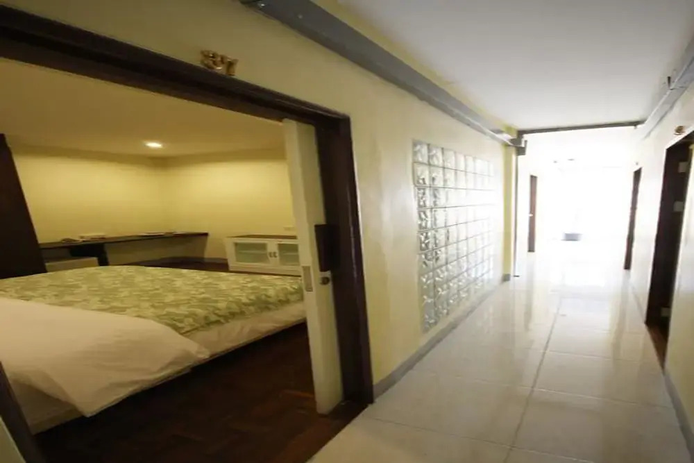 Nine Place BTS Ekamai – Hostel