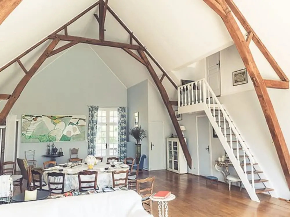 Gorgeous Manor With Private Heated Swimming Pool, in the Heart of an oak Forest