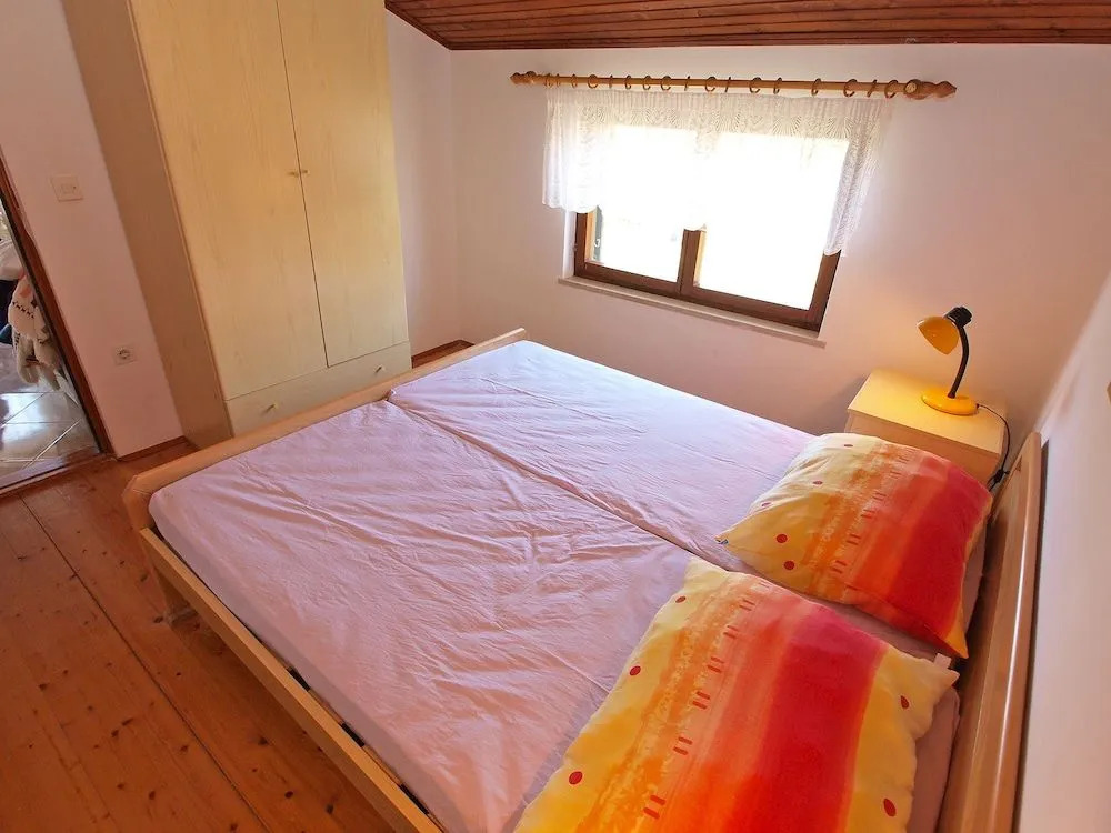 Apartment 895