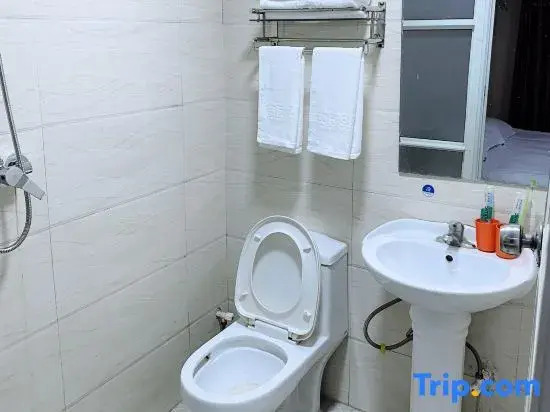 Warm Collection Hotel (Nanyang South Bus Station Ranying Branch)