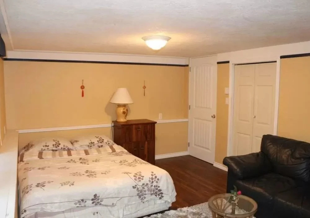 Comfy One Bedroom Suite in Oak Bay