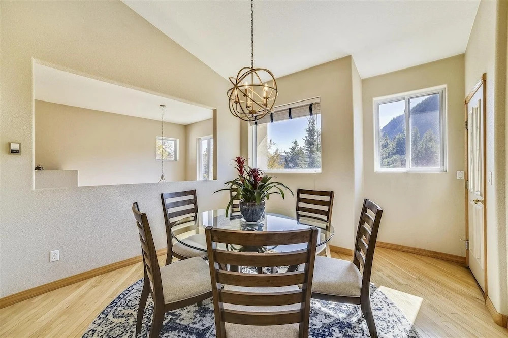 Larson Lane 217 - 4 Br Home