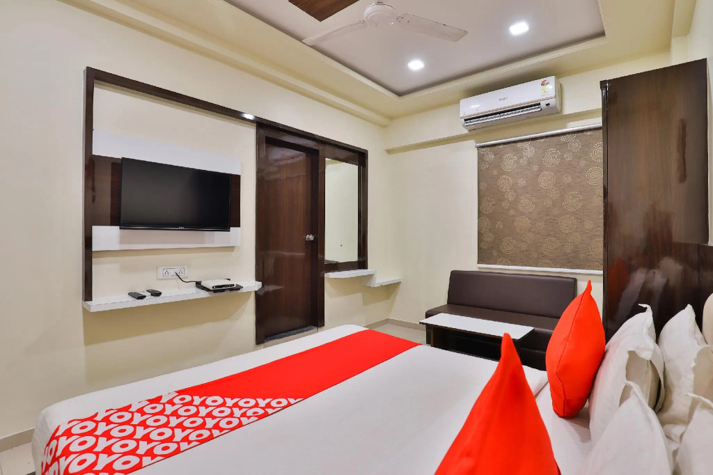 OYO 11985 Hotel Khushboo