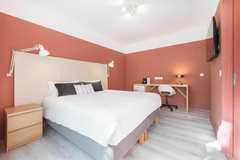 Rainbow Suites by Olala Homes