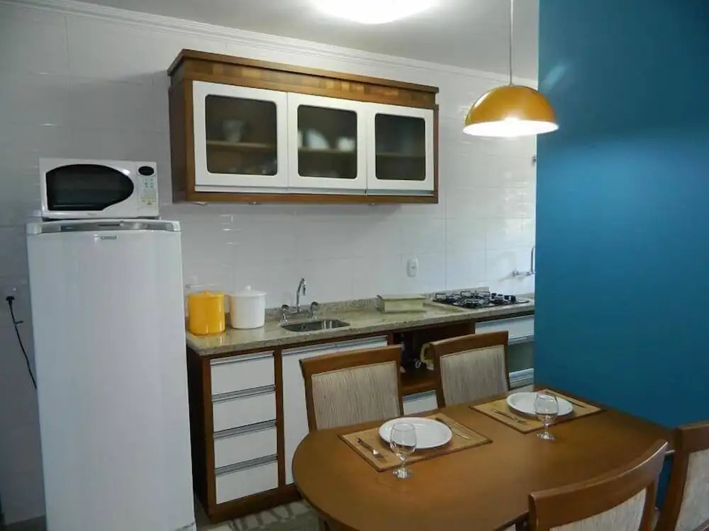 GRAMADO SOLAR REAL - 2 APTS de 2 quartos no mesmo prédio, cada um comporta até 7 pessoas - IDEAL PARA GRUPOS - central - IDEAL PARA ANDAR A PÉ, nesta plataforma desde janeiro de 2016, oferecemos CREDIBILIDADE - seu PET é bem-vindo - GARAGEM COBERTA